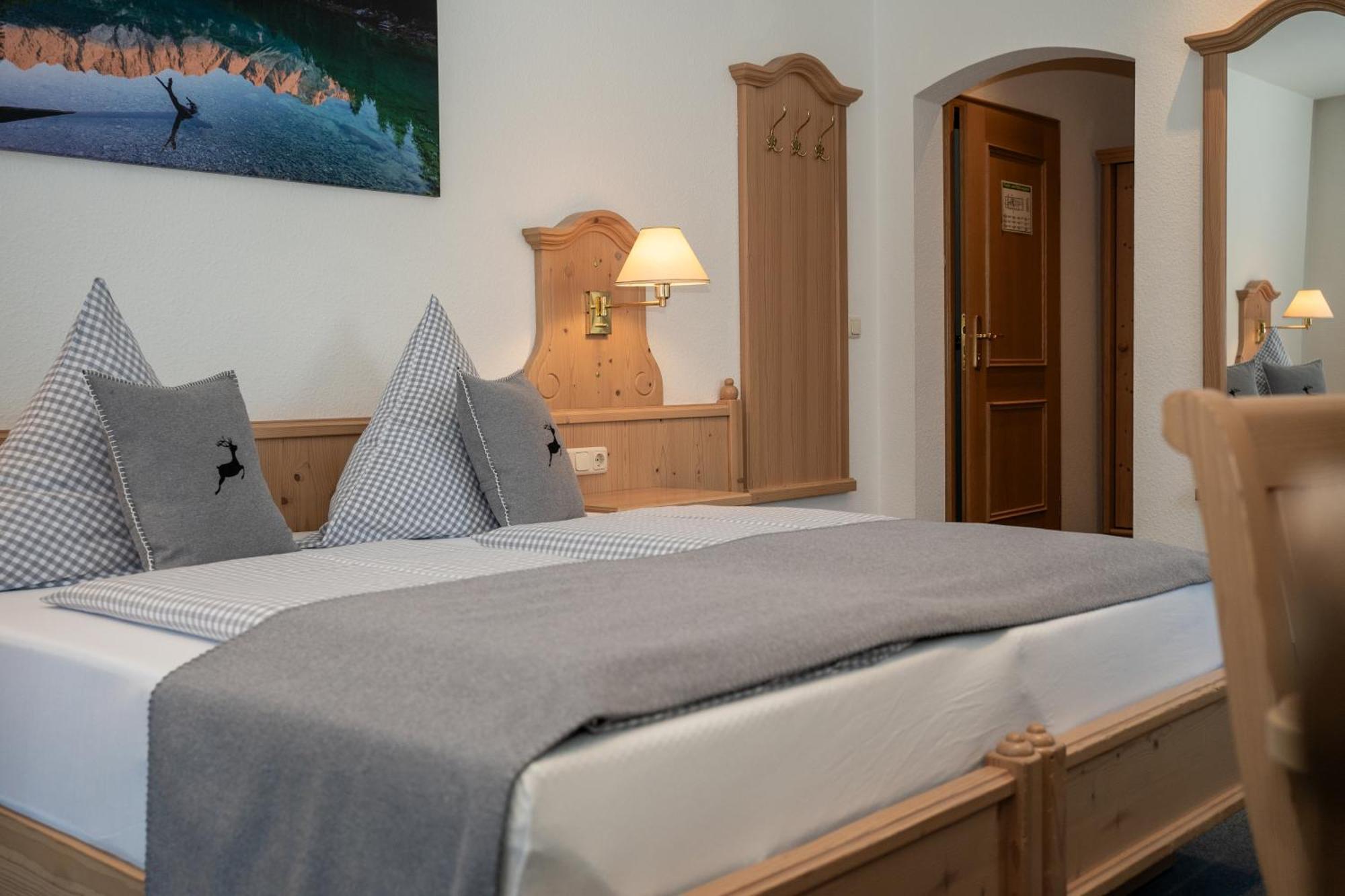 Hotel Gasthof Alter Wirt Farchant Exteriér fotografie